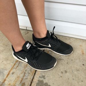 Black Nike Free Runs 5.0